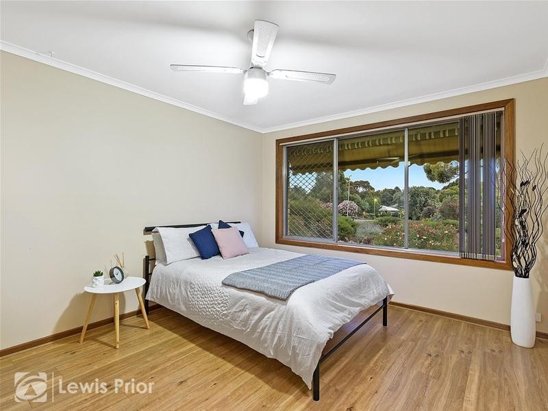 27 Whiteley Drive, Trott Park SA 5158