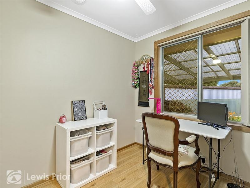 27 Whiteley Drive, Trott Park SA 5158