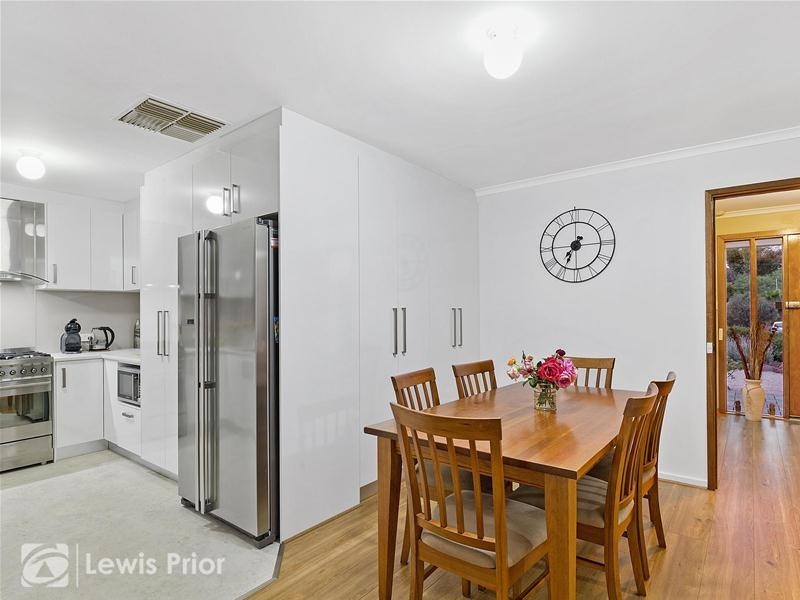 27 Whiteley Drive, Trott Park SA 5158