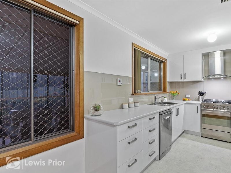 27 Whiteley Drive, Trott Park SA 5158