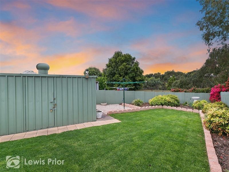 27 Whiteley Drive, Trott Park SA 5158