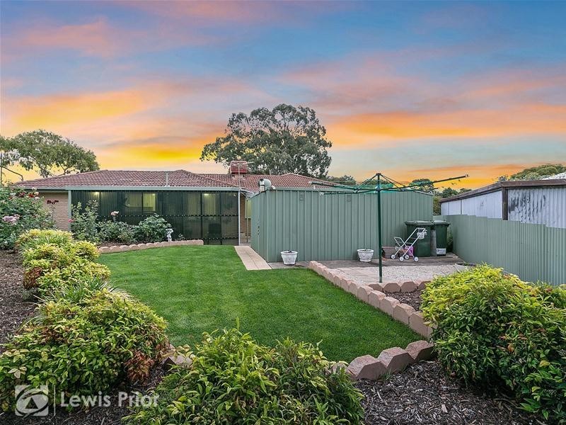 27 Whiteley Drive, Trott Park SA 5158