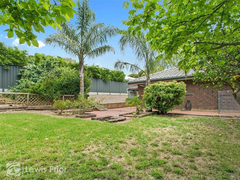 9 Hui Hui Drive, Happy Valley SA 5159