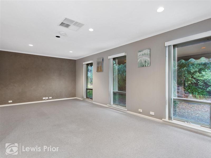 9 Hui Hui Drive, Happy Valley SA 5159