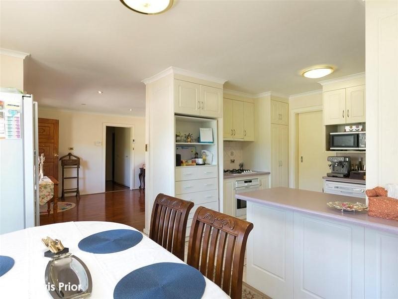 6 Woodhall Drive, Happy Valley SA 5159