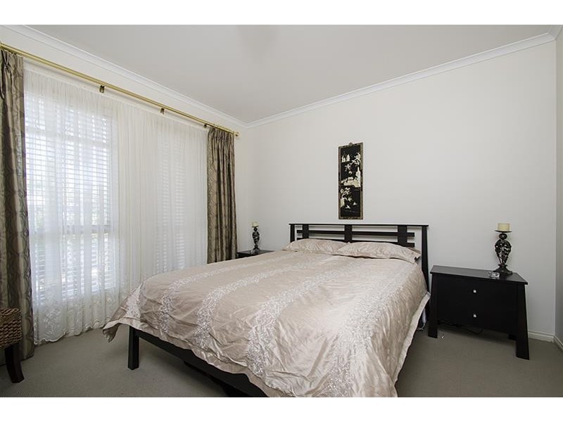 10 Thomas Drive, Happy Valley SA 5159