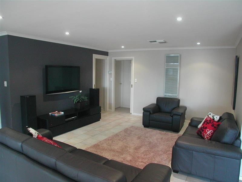 17 Crossing Road, Aberfoyle Park SA 5159