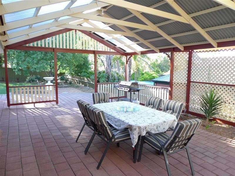 17 Crossing Road, Aberfoyle Park SA 5159