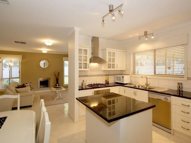 10 Thomas Drive, Happy Valley SA 5159