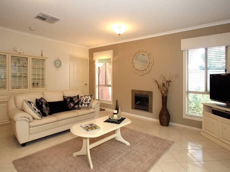 10 Thomas Drive, Happy Valley SA 5159