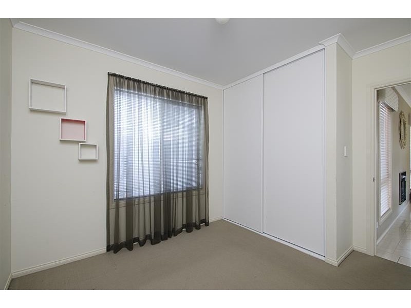 10 Thomas Drive, Happy Valley SA 5159