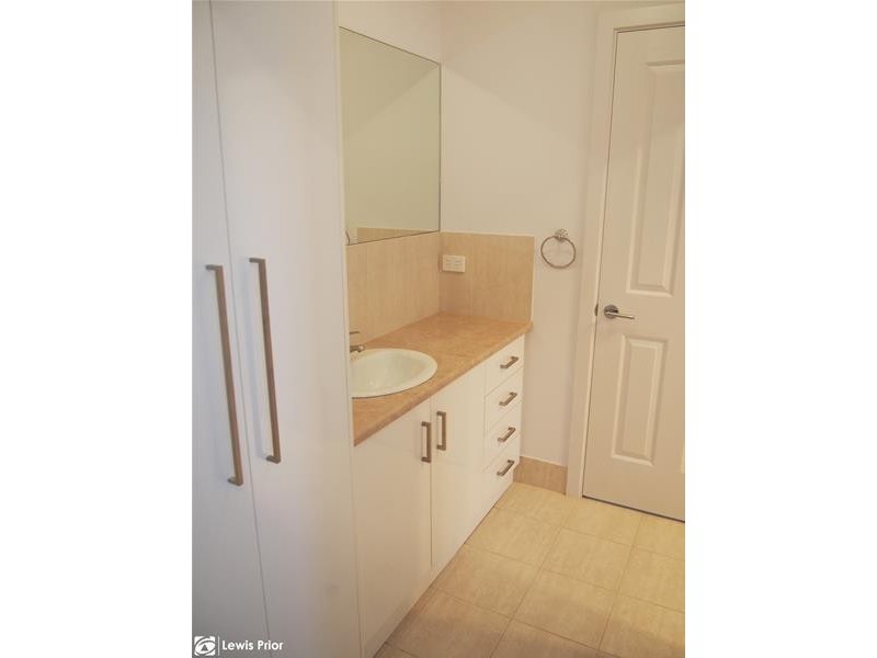 304B Oaklands Road, Park Holme SA 5043