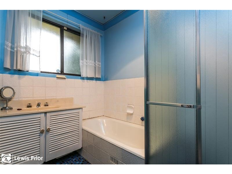 5 Oakridge Close, Aberfoyle Park SA 5159