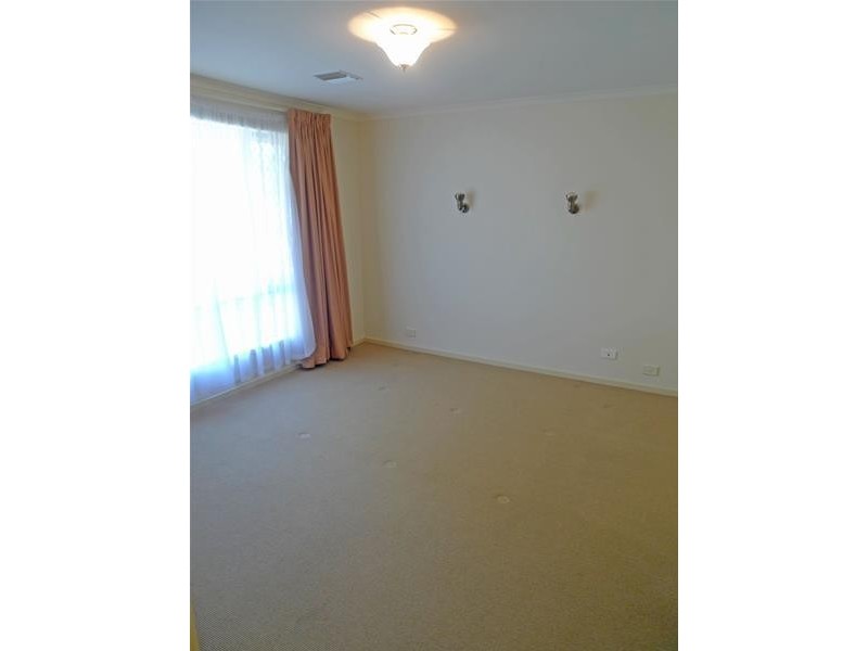 24 New York Road, Aberfoyle Park SA 5159