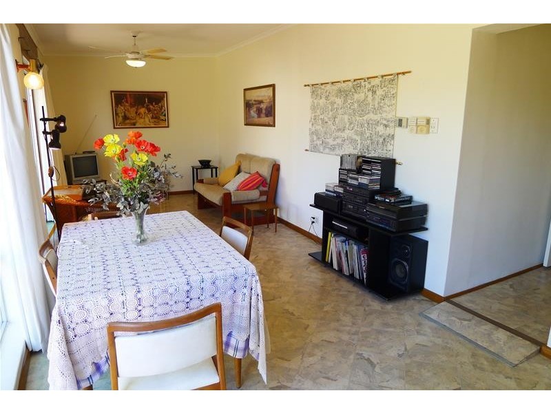 10 Burton Avenue, Park Holme SA 5043