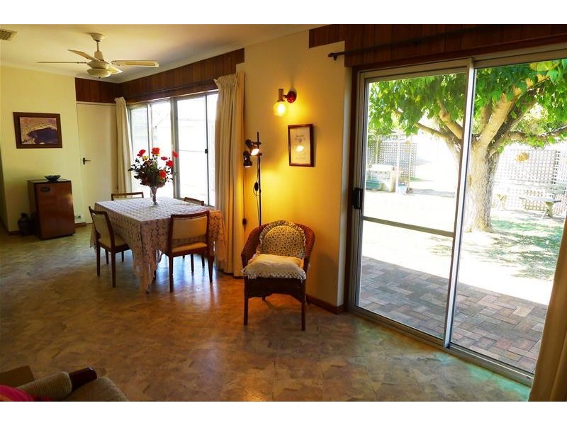 10 Burton Avenue, Park Holme SA 5043