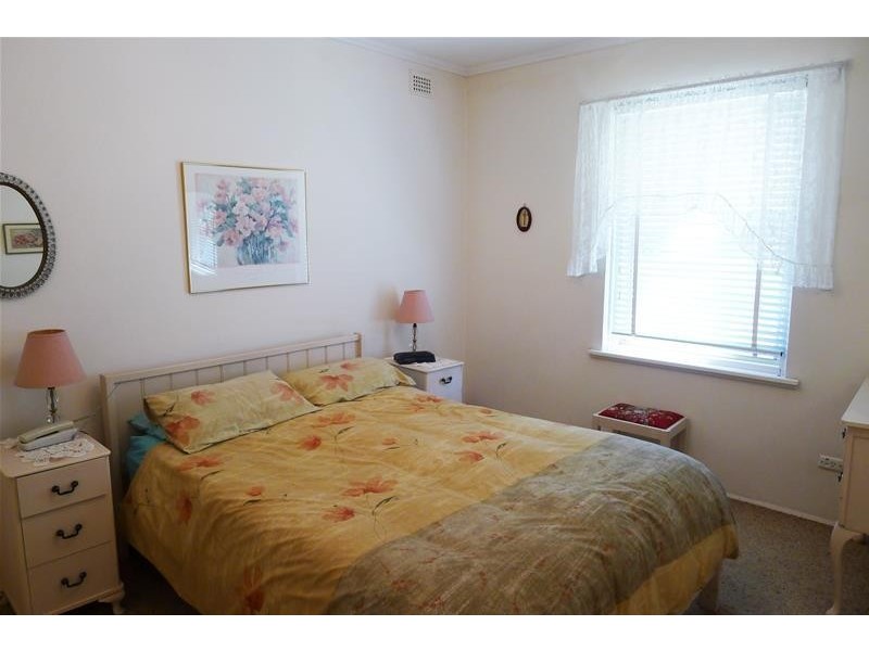 10 Burton Avenue, Park Holme SA 5043