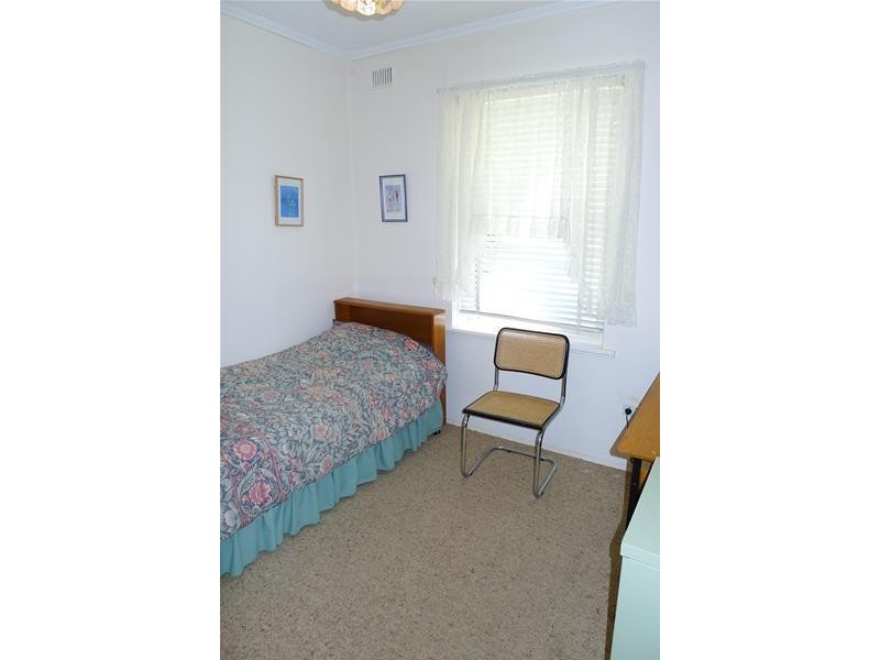 10 Burton Avenue, Park Holme SA 5043