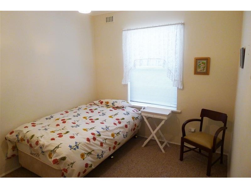 10 Burton Avenue, Park Holme SA 5043