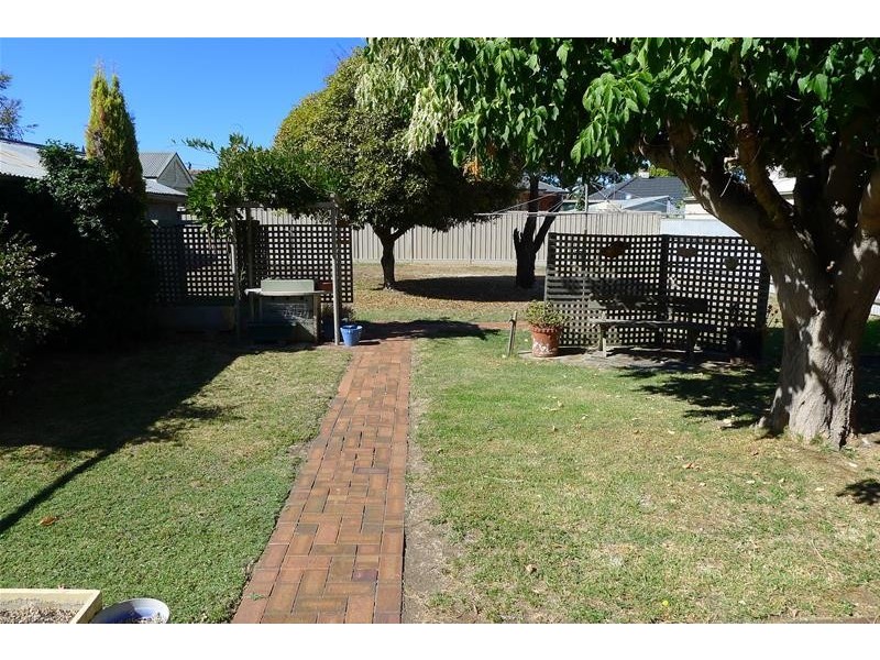 10 Burton Avenue, Park Holme SA 5043