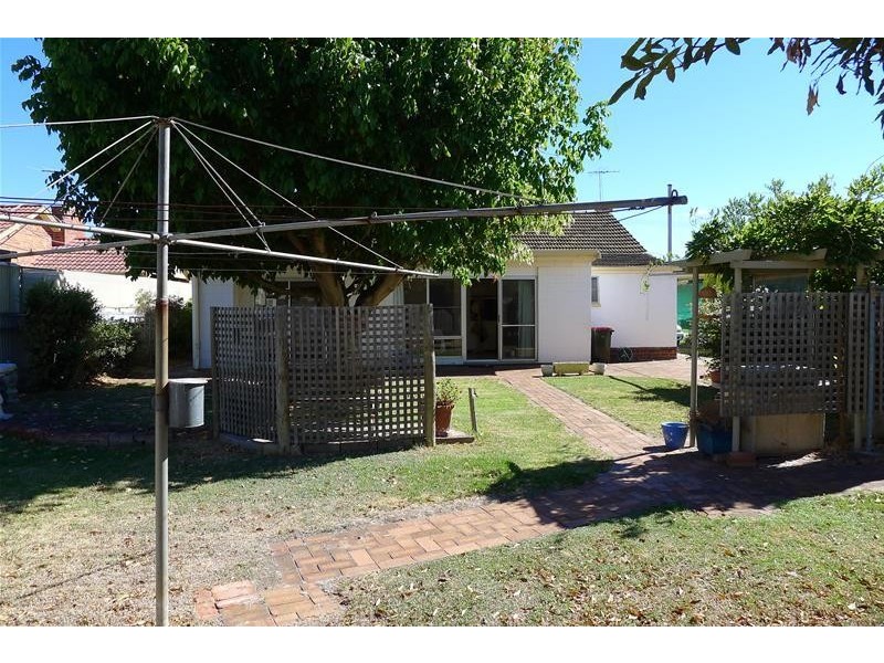 10 Burton Avenue, Park Holme SA 5043