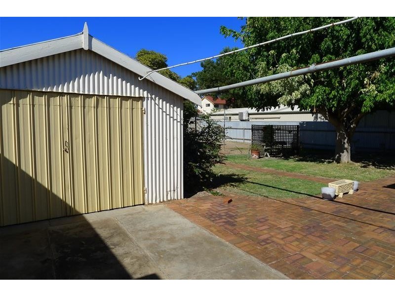 10 Burton Avenue, Park Holme SA 5043