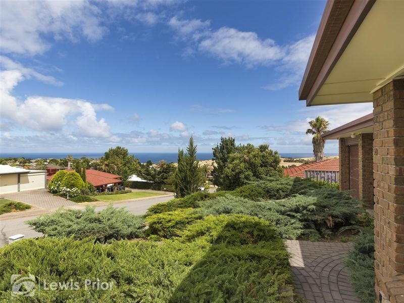 8 Elmeade Drive, Hallett Cove SA 5158