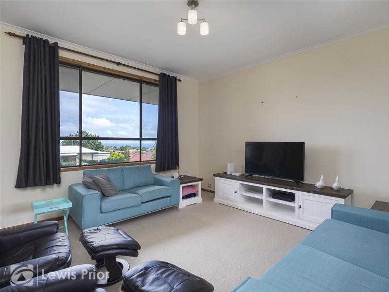 8 Elmeade Drive, Hallett Cove SA 5158