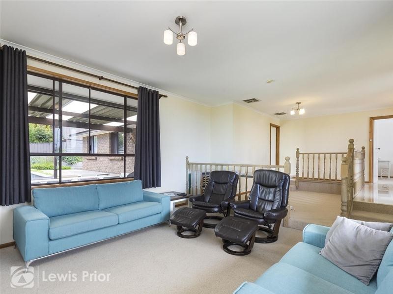8 Elmeade Drive, Hallett Cove SA 5158