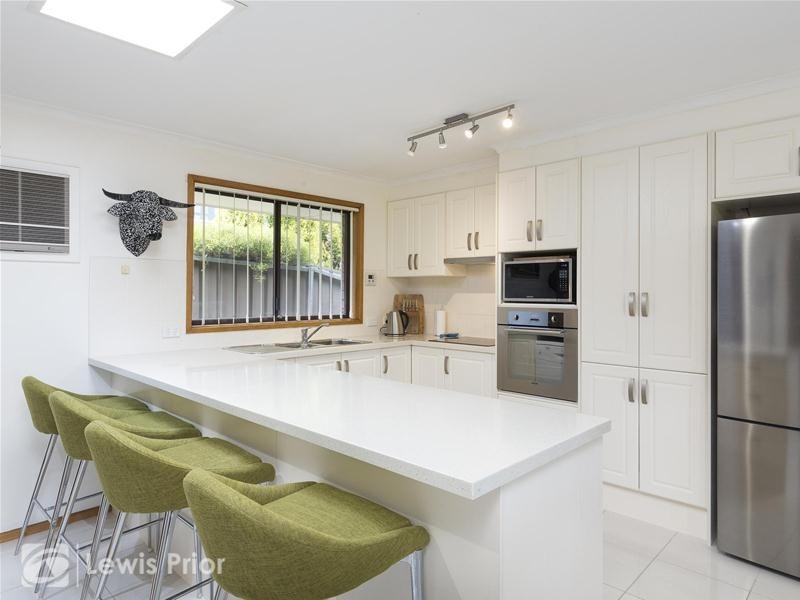 8 Elmeade Drive, Hallett Cove SA 5158