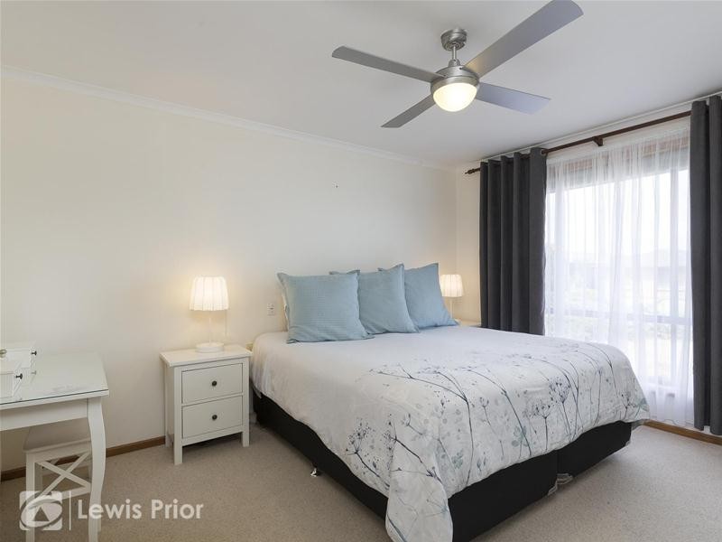 8 Elmeade Drive, Hallett Cove SA 5158