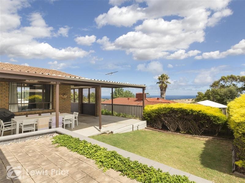 8 Elmeade Drive, Hallett Cove SA 5158