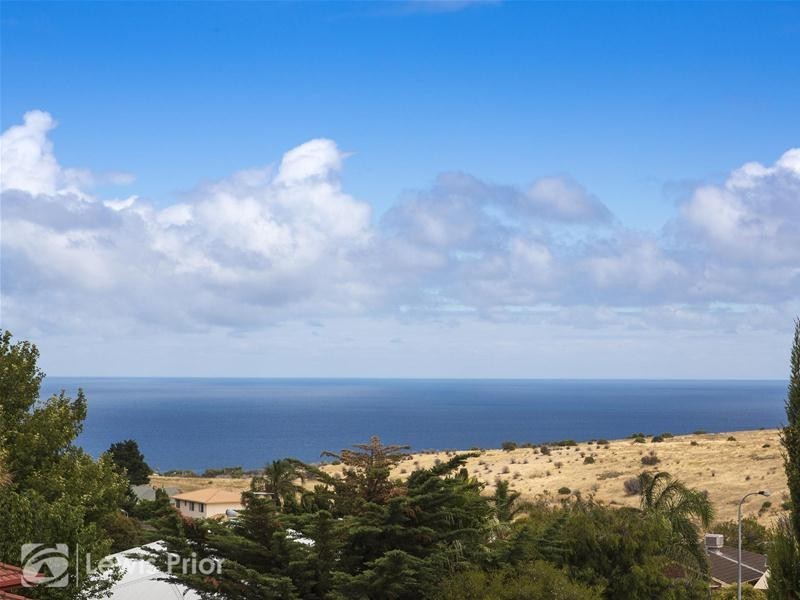 8 Elmeade Drive, Hallett Cove SA 5158