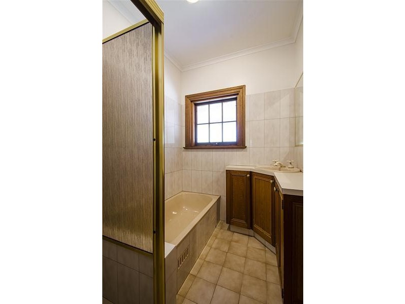 2 Tawny Court, Aberfoyle Park SA 5159