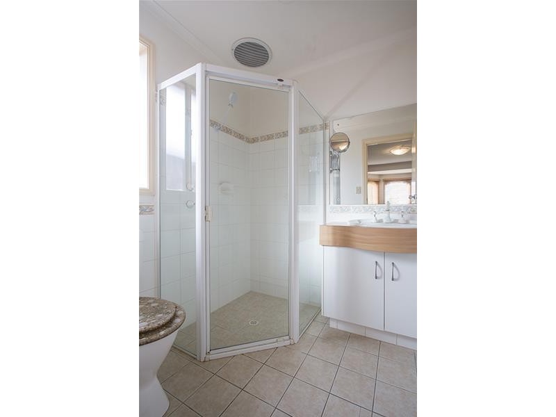 8 Chamberlain Drive, Christie Downs SA 5164