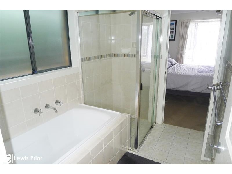 6 Bradbury Court, Hallett Cove SA 5158