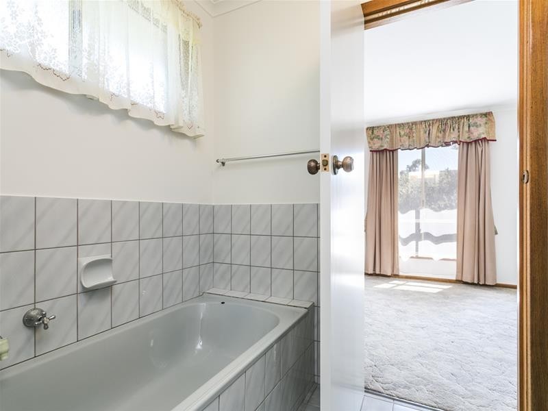 4 Scott Court, Woodcroft SA 5162