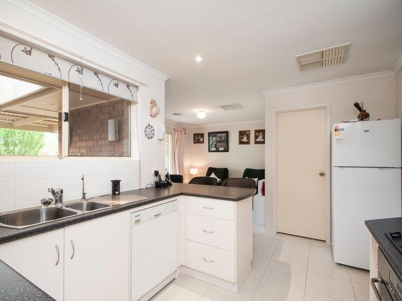 1 Windermere Court, Woodcroft SA 5162