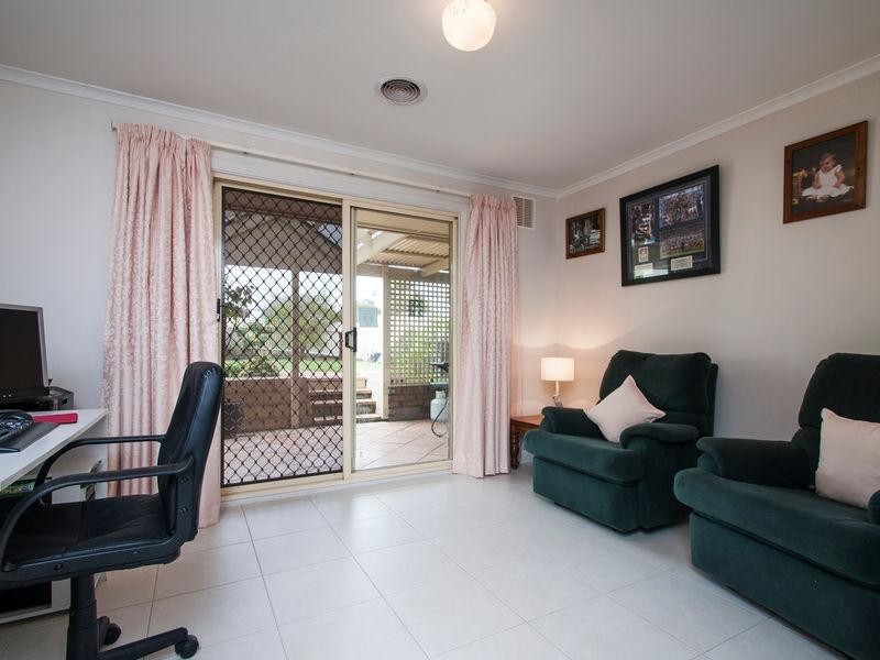 1 Windermere Court, Woodcroft SA 5162