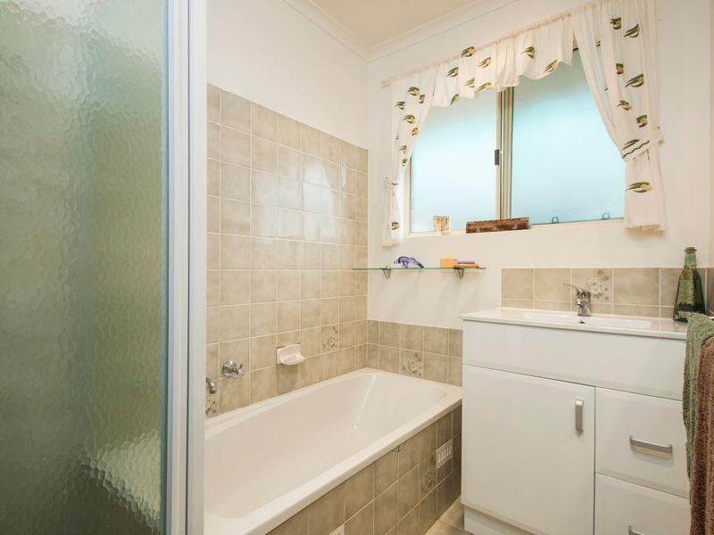 1 Windermere Court, Woodcroft SA 5162