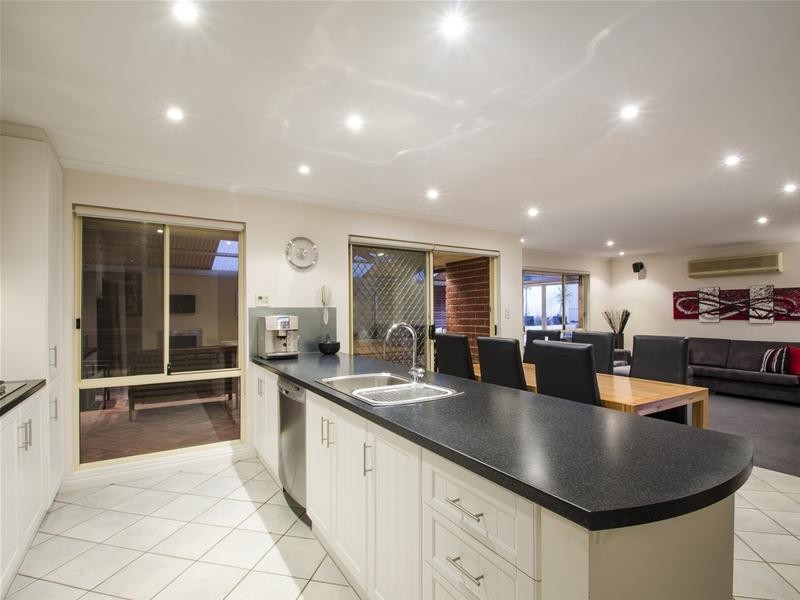 26 Hartog Street, Woodcroft SA 5162