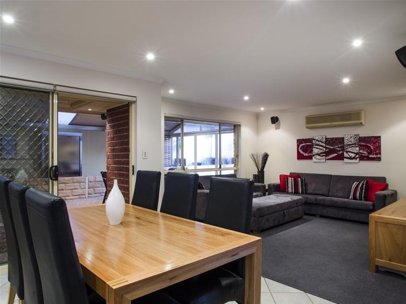 26 Hartog Street, Woodcroft SA 5162