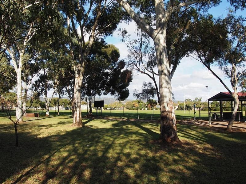 2 Neville Avenue, Clarence Gardens SA 5039