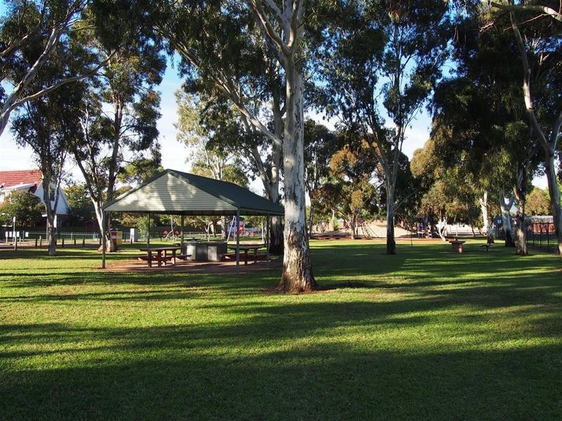 2 Neville Avenue, Clarence Gardens SA 5039