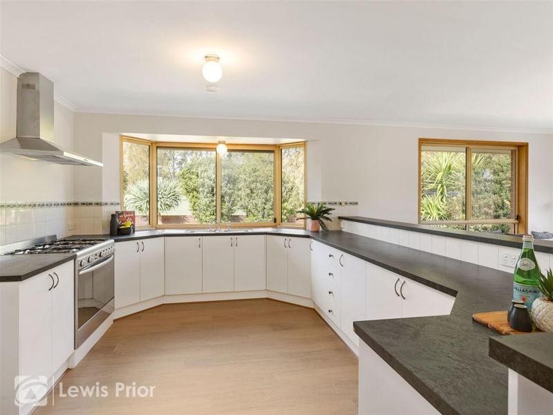 42 Vennachar Drive, Hallett Cove SA 5158