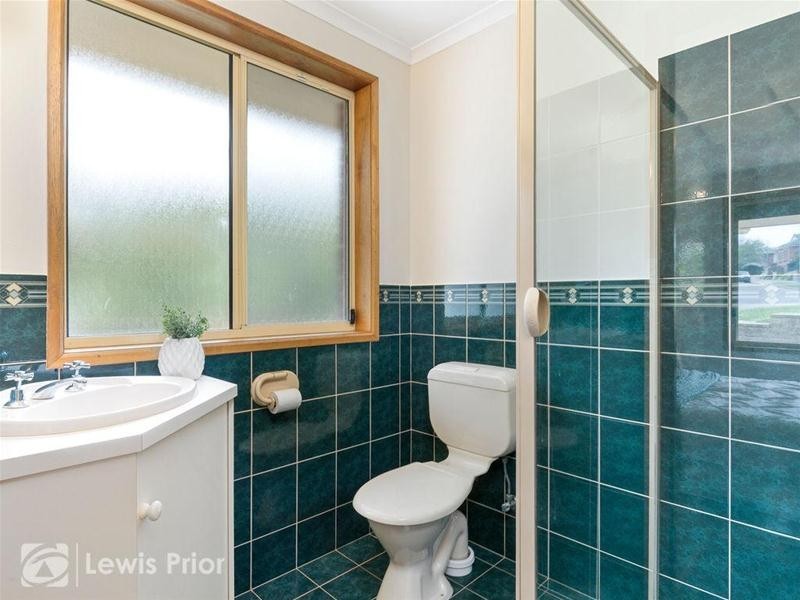 42 Vennachar Drive, Hallett Cove SA 5158