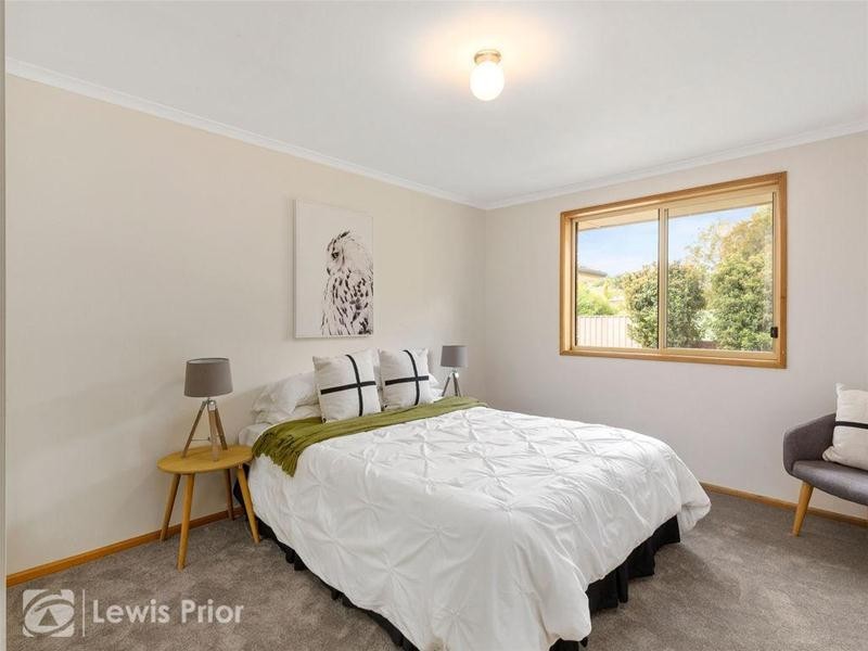 42 Vennachar Drive, Hallett Cove SA 5158