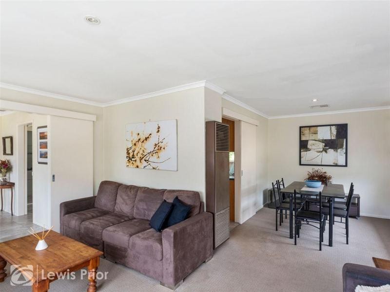 25 Whiteley Drive, Trott Park SA 5158