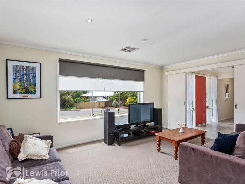 25 Whiteley Drive, Trott Park SA 5158