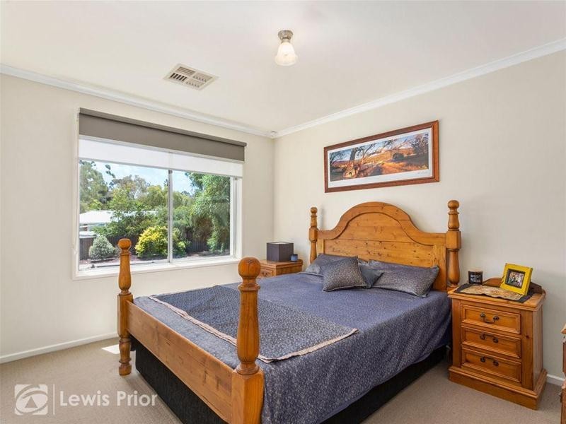 25 Whiteley Drive, Trott Park SA 5158